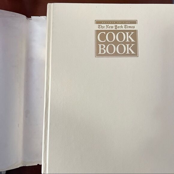 The New York Times Revised Edition Vintage Cookbook 1990 - Picture 9 of 10